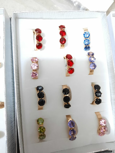 Cosmeticos y joyería a mayoreo en Palenque
