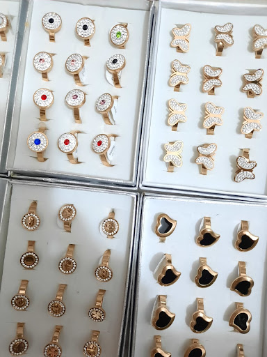 Cosmeticos y joyería a mayoreo en Palenque